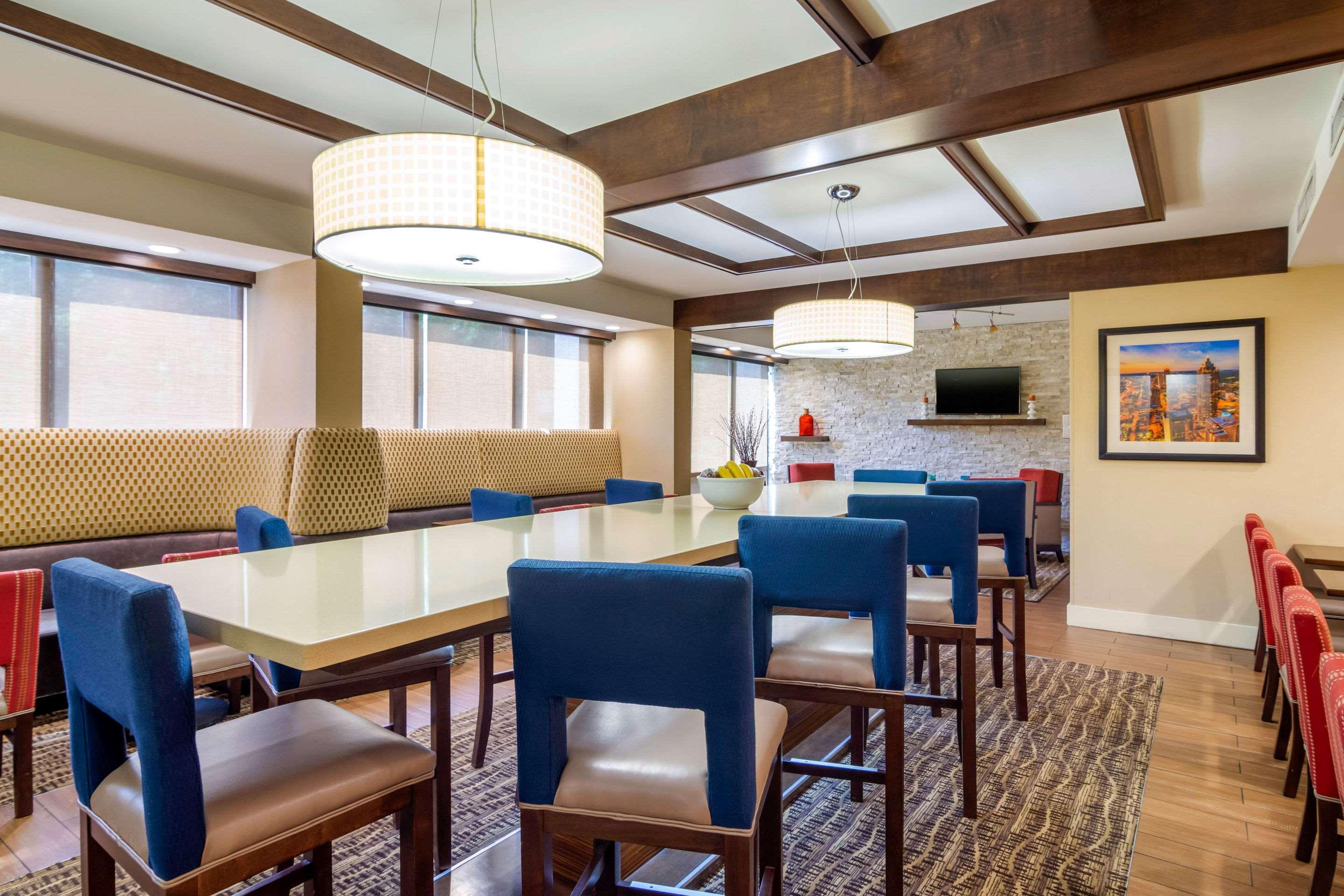 Inn Comfort Atlanta Airport 3*